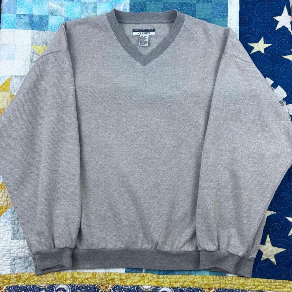 Vintage 1990’s Munsingwear Classics Gray Oversized Boxy Crewneck Sweater